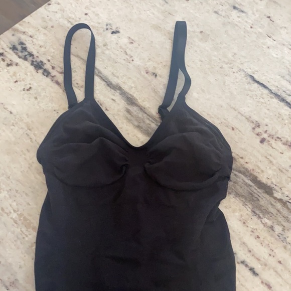 SKIMS sculpting bodysuit - Picture 2 of 5